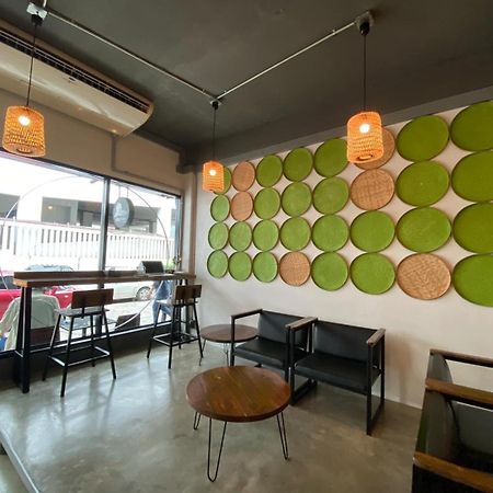 Ekanek Hostel (Adults Only) Bangkok Exterior photo