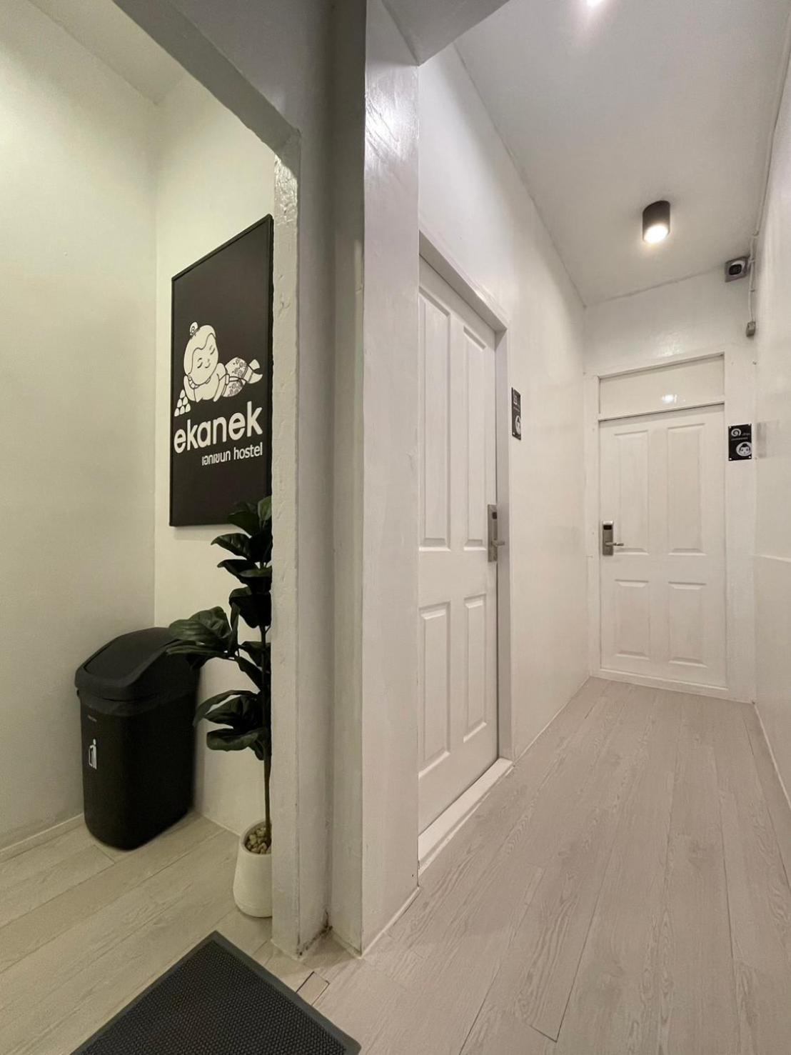Ekanek Hostel (Adults Only) Bangkok Exterior photo