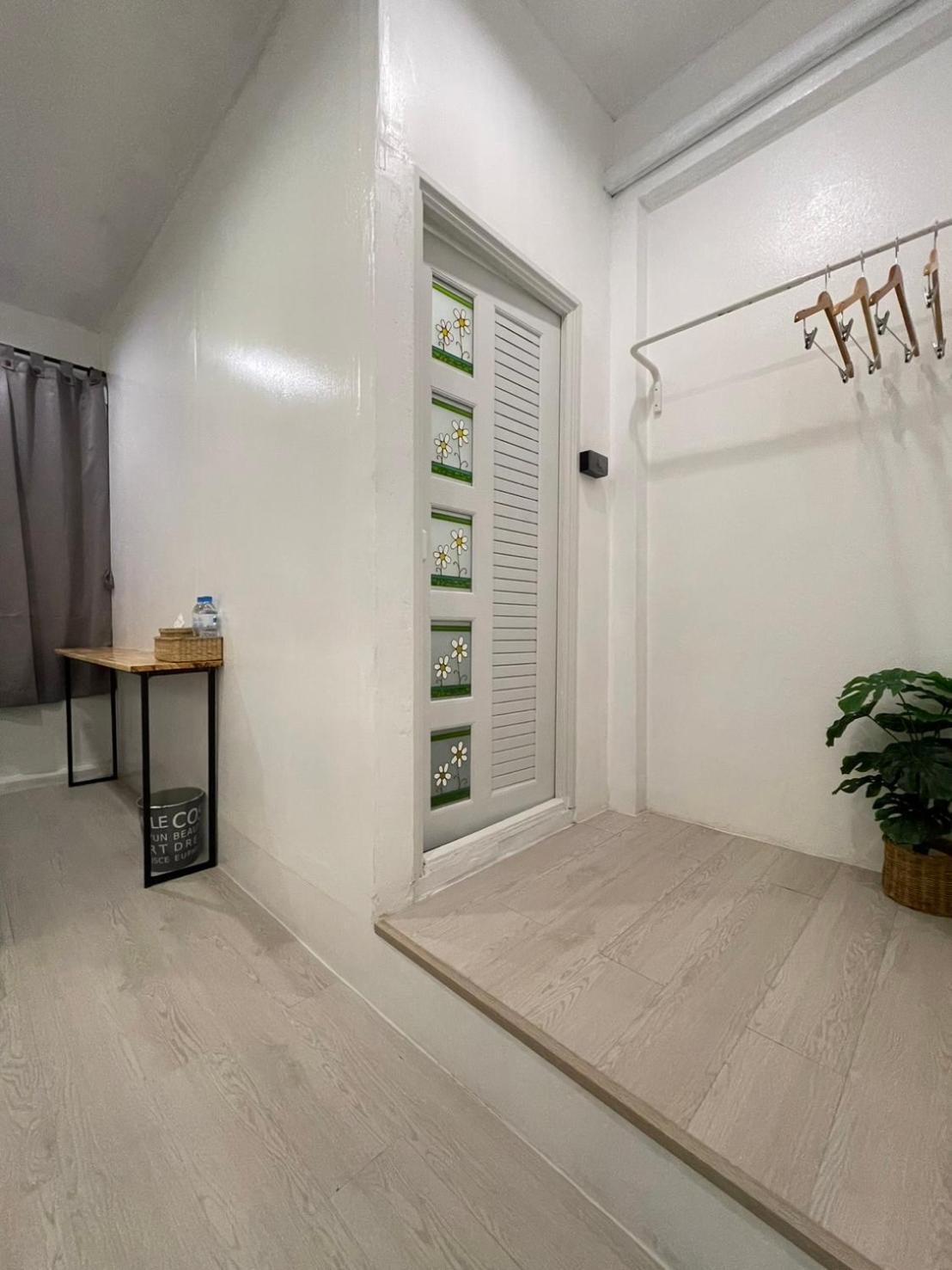 Ekanek Hostel (Adults Only) Bangkok Exterior photo