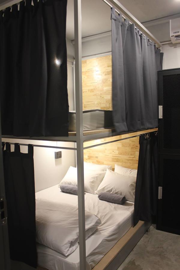 Ekanek Hostel (Adults Only) Bangkok Exterior photo
