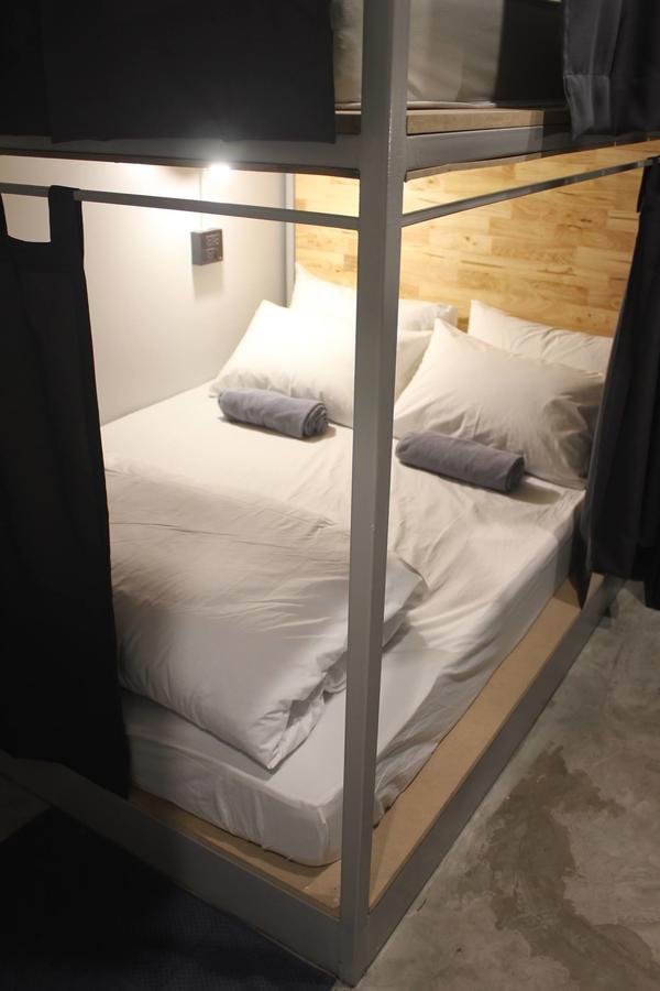 Ekanek Hostel (Adults Only) Bangkok Exterior photo