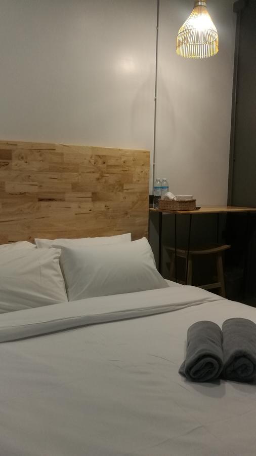 Ekanek Hostel (Adults Only) Bangkok Exterior photo